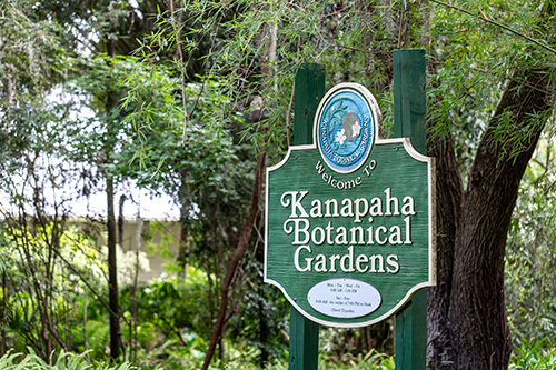 A welcome sign at the entrance of Kanapaha Botanical Gardens in Alachua County, Florida. 