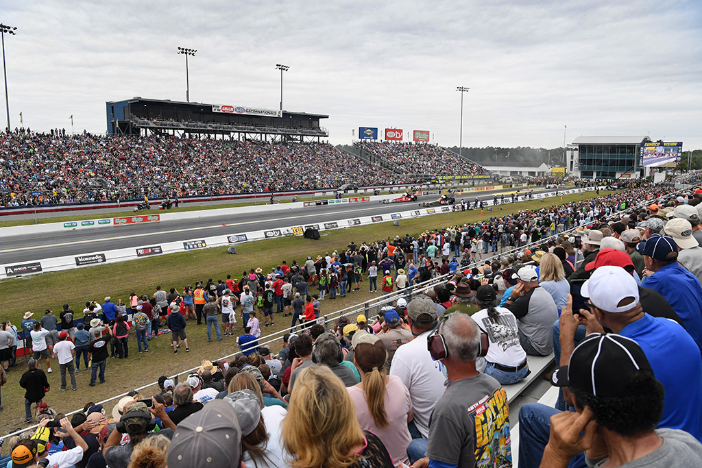 crowd at gatornationals