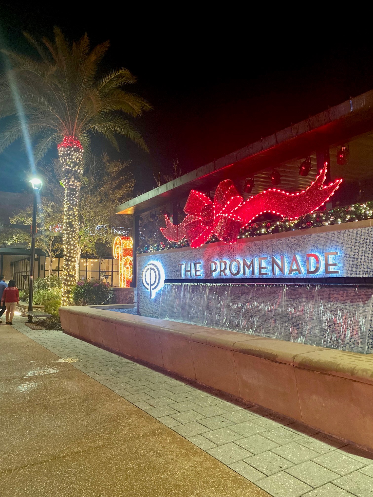 holiday lights at the promenade at celebration pointe