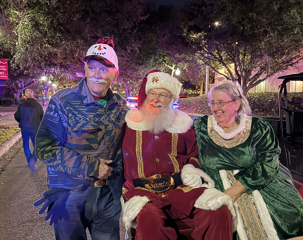 alachua christmas parade with Mayor Gib Coerper with Mr. and Mrs. Claus